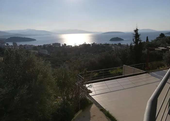 Πέτρα, Ελιά Και Λεβάντα